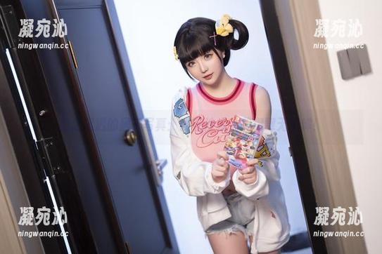 星之迟迟的居家写真：我在沙发上美得肆无忌惮！