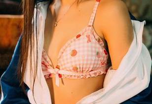 果团网 – 最新的莫雅琪女孩写真，简直是让人流口水的美图！这是什么魔法！