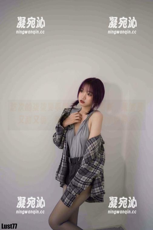 这次的柒柒要乖哦少女图包更新，果然是又甜又俏，简直是我心中的小世界。
