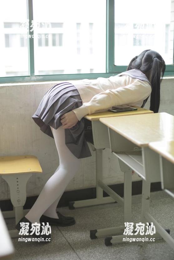 森萝财团 返回美好时代,森萝财团带来高清美图和那奶白超滑丝袜的绝妙搭配!