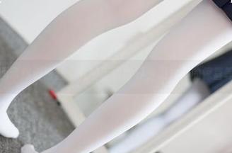森萝财团带你看白丝少女的手机世界，照片里的惊喜等着你！