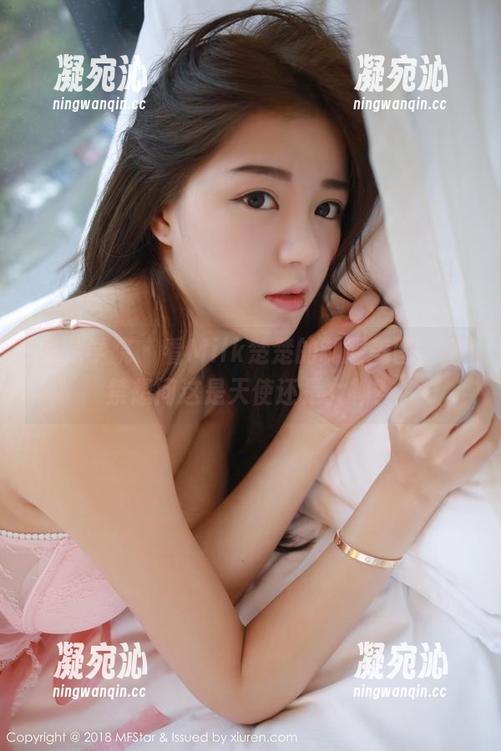 模范学院-Milk楚楚 模范学院 - 看Milk楚楚的制服美图,不禁想问这是天使还是女神?