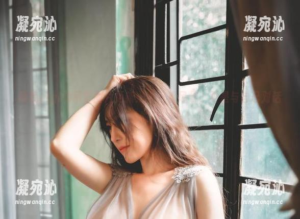 樱晚gigi 樱晚gigi的吊带图片更新:不只看风景,更是与自己对话的瞬间!