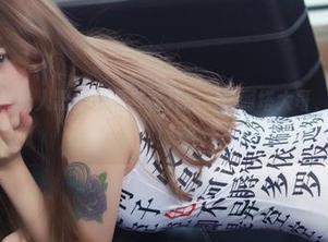 灰衬衫的美图让人忍不住想多看几遍，洛丽塔大哥，你真是作妖！