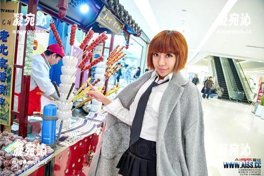 爱丝-何冉 爱丝 - 何冉的兔女郎造型:最新图包,仿佛春风拂面