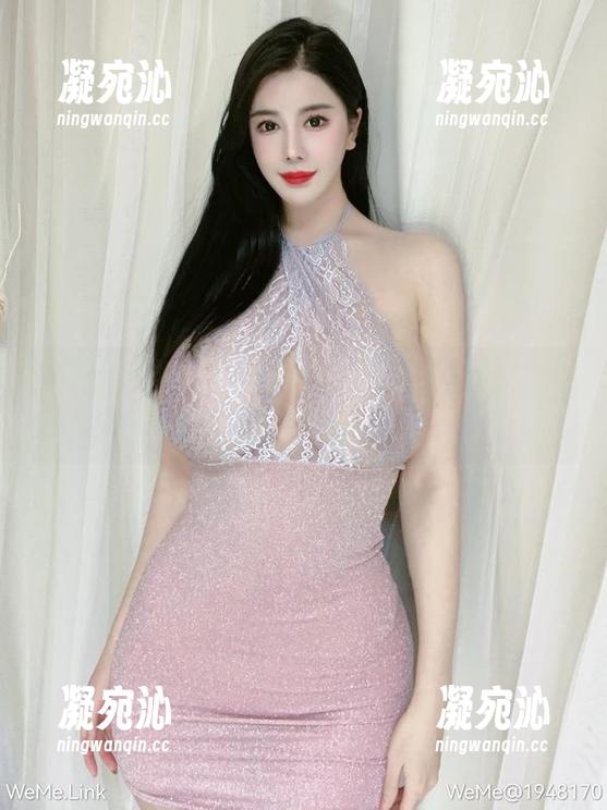 猪小七 微密圈 - 当猪小七穿上礼服,写真里意外发现了她的好身材!
