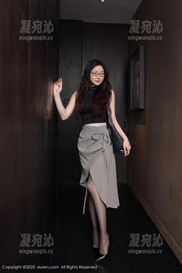秀人网-Lovely璐璐 秀人网 - Lovely璐璐的天台时光:福利图集,轻松愉悦的小瞬间