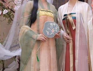 秀人网 – 无意中发现的宝藏，安然maleah的裸足原图竟然可以轻松做壁纸！