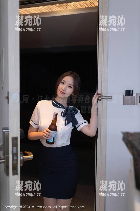 秀人网-江七七 秀人网 - 江七七校服写真合集:青涩与气息交错的迷人时刻!