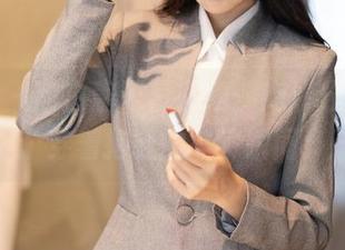 秀人网 – 甜白酱夏日在线：高清分享，一个穿着拖鞋的高冷瞬间！
