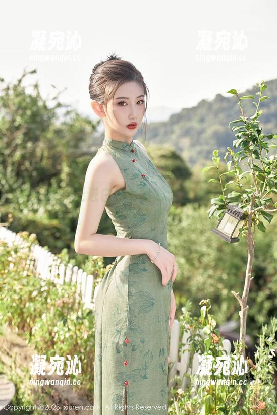 秀人网 - 走进白露小猪的无圣光礼服合集，谁能抗拒？