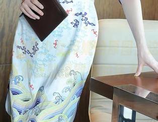 秀人网 – 油亮少女闵妮的原图：这光泽，仿佛我能摸到她的活力！