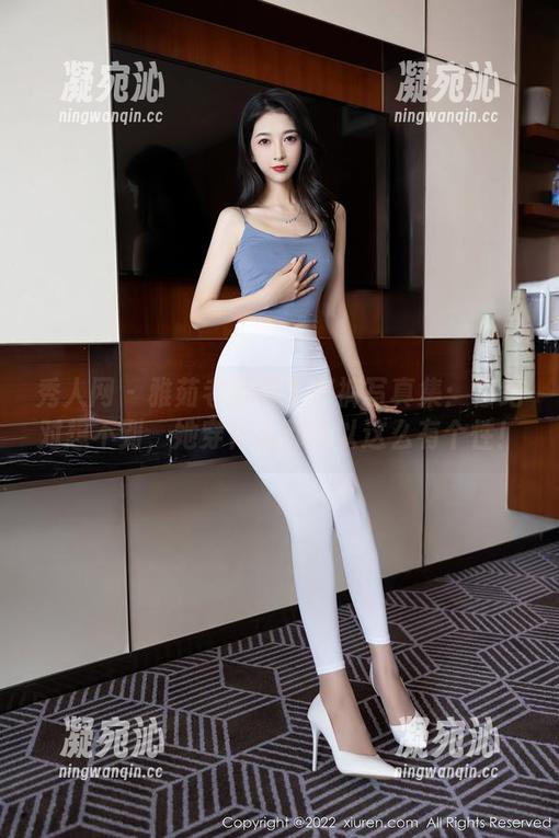 秀人网 - 雅茹老师的牛仔裤写真集：你绝对想不到，她穿什么都可以这么有个性！