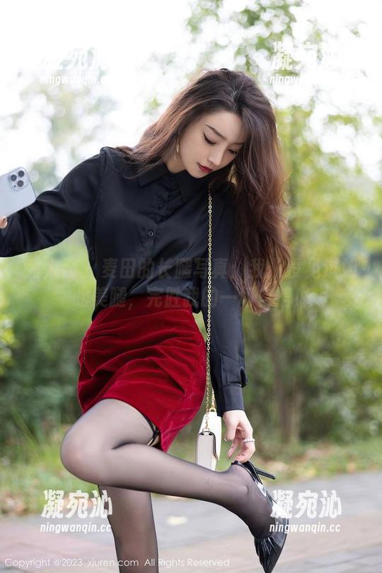 秀人网-麦田 秀人网 - 麦田的长腿写真:我从没见过如此美腿,完胜我的一切自信!