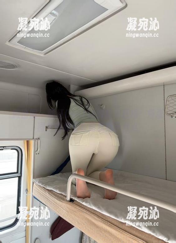 微密圈 - 脸红Dearie的秘书在线：每张图片都像是在跟我暗示什么