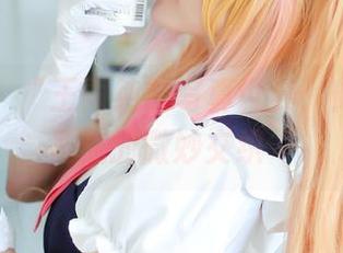 菠萝社 – “王雨纯的写真世界：修女与无圣光的微妙交织“