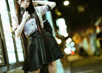 落落Raku的黑白写真：原图中我和我的小狗好像是在争夺谁才是主角！