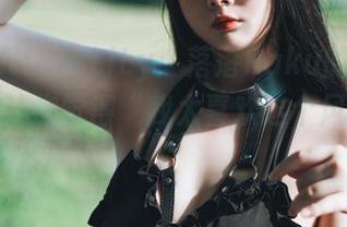 神秘的NightLiLy：落落Raku的写真集，绝对让你觉得“我太喜欢这个风格了！”