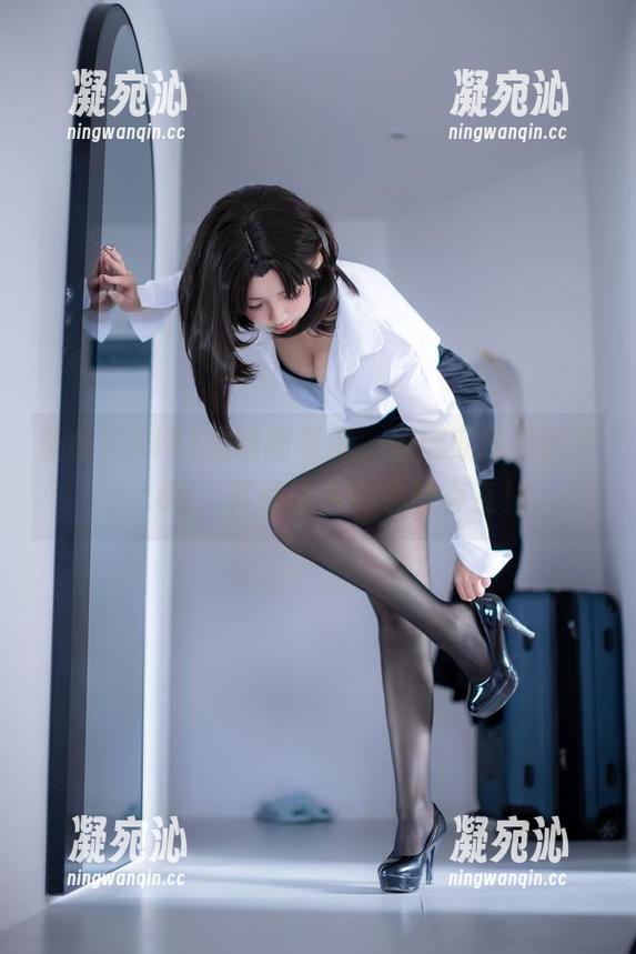 蓝小沂KiKi 蓝小沂KiKi的最新写真,安娜斯塔西娅同人cos,真是让人艳羡的存在!