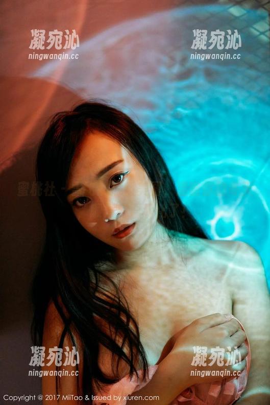 蜜桃社 - 雪飞的短裙美图，温暖你的冬天，顺便把雪下化了！