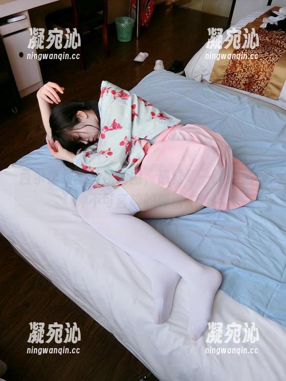 西尔酱 西尔酱最新丝袜套图,感觉每一张都是一种不可言喻的吸引力!