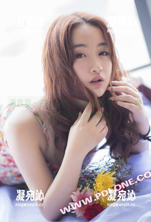 轰趴猫 - 在线美图，苏小暖的夏天！一瞬间，西瓜味就扑面而来！