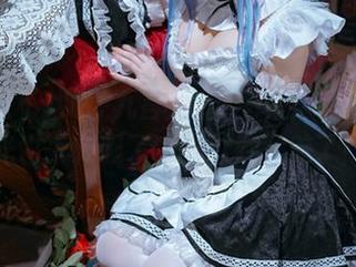阿九从不咕咕(九言)最新图集：夏天的阳光也太刺眼了，不过她太美了！