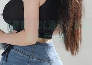 高清里的阿寨寨：OL液化上衣让人不自觉想多看几眼