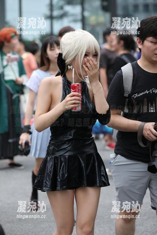 魔镜街拍-婷婷 魔镜街拍 - 圣诞肉丝美人,寒风中的婷婷到底有多会玩?精选照片,快来围观!