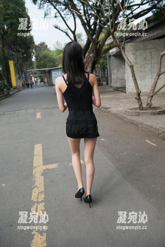 魔镜街拍-艾小青 魔镜街拍 - 艾小青的漫展风采,精选图片教你如何引发轰动!