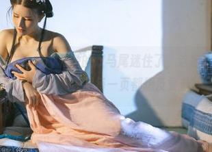 我好像被鹿八岁baby和她的双马尾迷住了，这组“少女的悸动”写真集，原图每一页都想反复看！