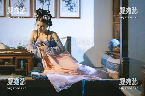 鹿八岁baby 我好像被鹿八岁baby和她的双马尾迷住了,这组“少女的悸动”写真集,原图每一页都想反复看!